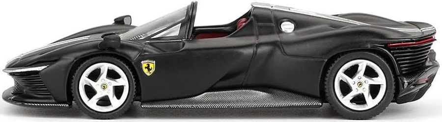 Ferrari Daytona SP3 Negro Mate con Rayas Blancas e Interior Rojo Fundición a Presión 1/64