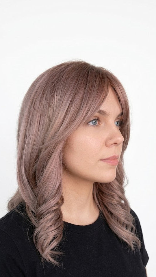 Peluca Sintética Ondulada de 16" con Flequillo y Efecto Ombre Caramelo Marrón Resistente al Calor | Zebaish Wigs & Extension