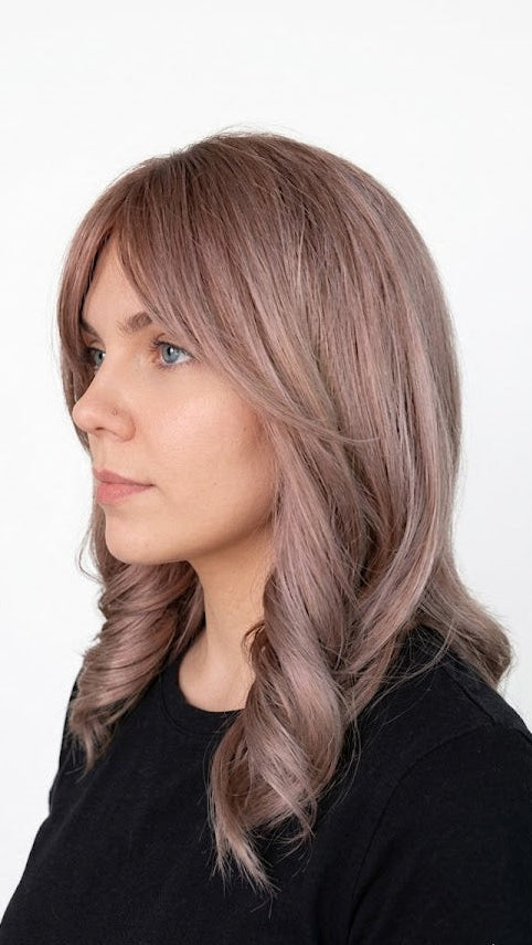 Peluca Sintética Ondulada de 16" con Flequillo y Efecto Ombre Caramelo Marrón Resistente al Calor | Zebaish Wigs & Extension
